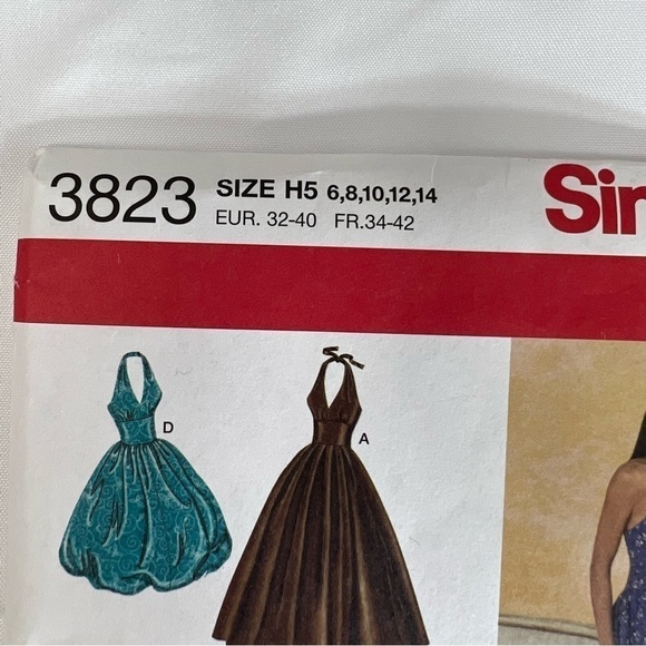 Simplicity Sewing patterns 3823 size 6-14 halter dress - Picture 2 of 6
